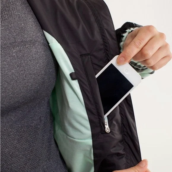 L-105 🍋 Lululemon 🍋 Run: Get Up And Glow Jacket *Reflective 360 - Picture 3 of 12